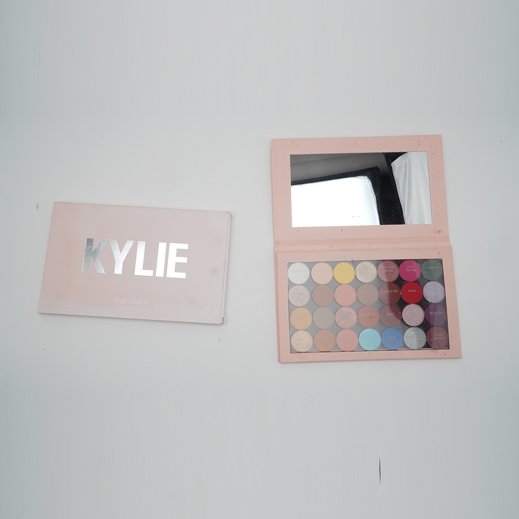 KYLIE JENNER ONE OPEN PALETTE-