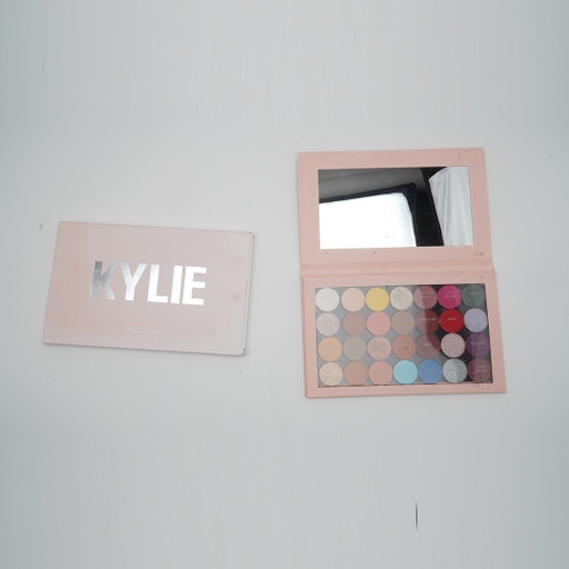 [8027] KYLIE JENNER ONE OPEN PALETTE-